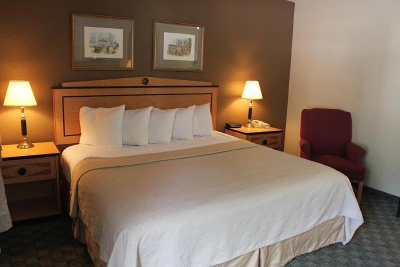 Fairbridge Inn & Suites Leavenworth Bagian luar foto